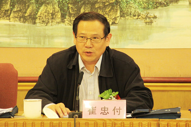 中国物流与采购联合会副会长兼秘书长崔忠付在会上讲话