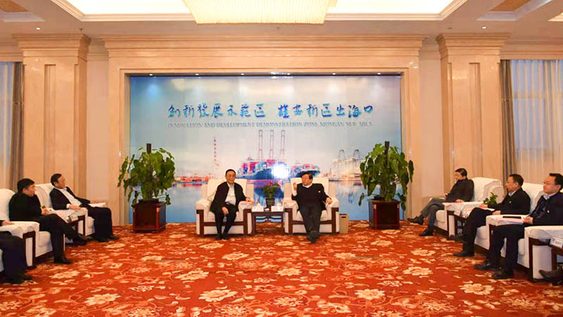 张国栋与鲁泽在渤海国际酒店就打造环渤海现代商贸物流重要基地相关事宜进行会谈